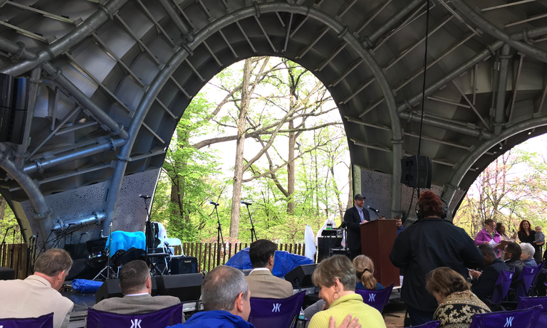 Michael McCall, President and CEO of the Inner Arbor Trust, speaks at the dedication of the Chrysalis, April 22, 2017. (Click for a higher-resolution version.) Image © 2017 Frank Hecker; available under the terms of the Creative Commons Attribution 4.0 International License.
